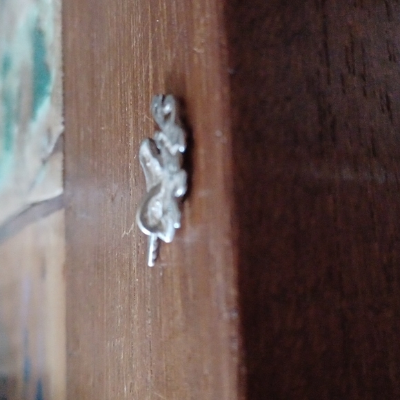 Vintage sterling silver unicorn pendant with flowers in hair - Picture 5 of 8